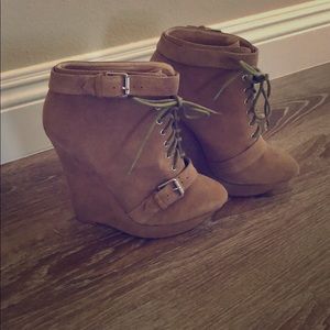 Colin Stuart high heels 👠